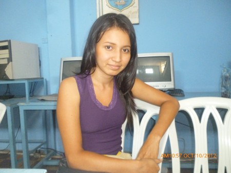 Profesora KARLA VIVIANA CHOCUÉ MUÑOZ, Normalista Superior, Diplomado en Educación Popular. Le encanta la costura y el diseño de modas. Practica el futbol y le encanta hacer deporte.