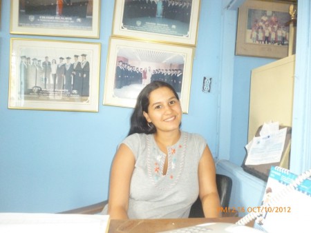 ANGELICA CAMACHO, Seccion Administrativa, Secretaria del colegio. Le encanta pasar el tiempo con su familia y es muy carismática y amable con toda la comunidad Ricaurtense.